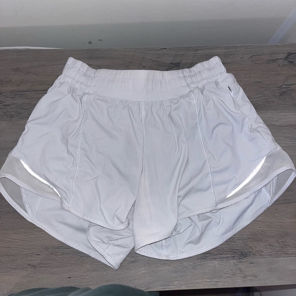 lululemon hotty hot shorts 4”